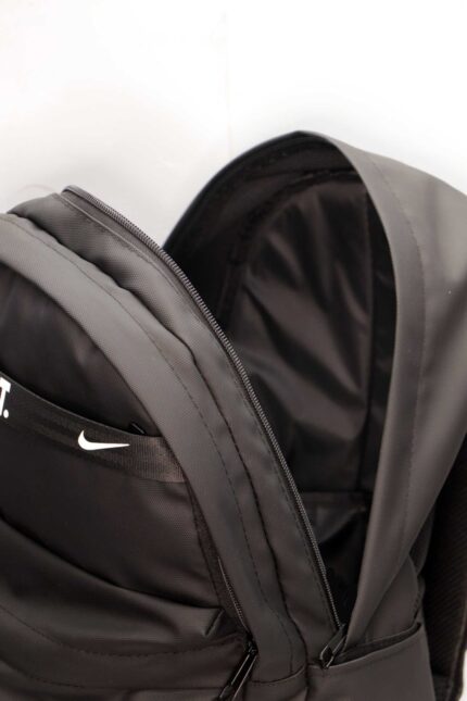 فضای داخلی کوله پشتی Just Do It با زیپ باز