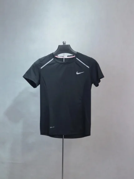 تیشرت ورزشی زنانه Nike سایز L (وارداتی)